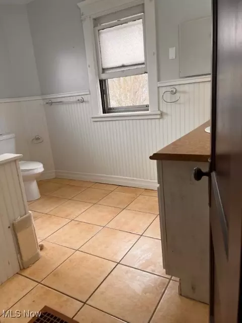 Bath - 1710 E 47th St, Ashtabula, OH 44004 photo 2 of 4