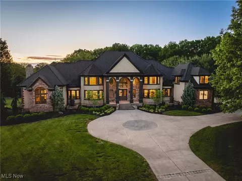 7237 Brycewood Cir NW, North Canton, OH 44720