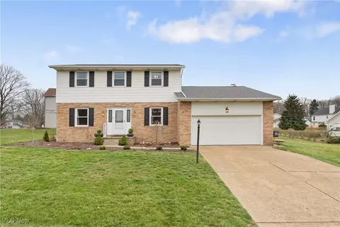 7818 Sandpiper Ave NW, North Canton, OH 44720