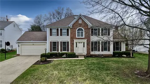 8238 N Casswell Cir NW, North Canton, OH 44720