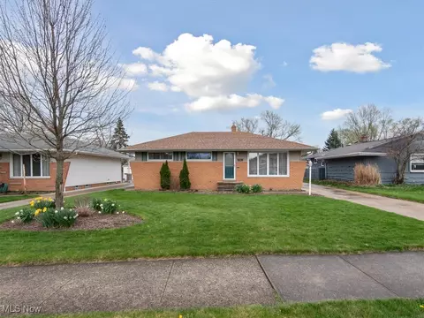 10371 Moore Dr, Parma, OH 44130