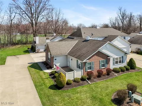 7572 Monterey Bay Dr, Mentor On The Lake, OH 44060