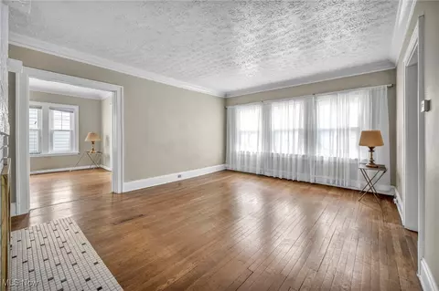 2929 E Derbyshire Rd, Cleveland Heights, OH 44118 photo 4