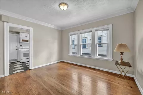 2929 E Derbyshire Rd, Cleveland Heights, OH 44118 photo 5
