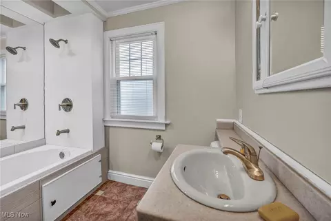 2929 E Derbyshire Rd, Cleveland Heights, OH 44118 photo 14