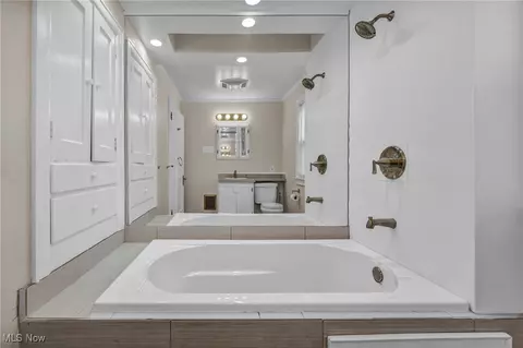 2929 E Derbyshire Rd, Cleveland Heights, OH 44118 photo 16