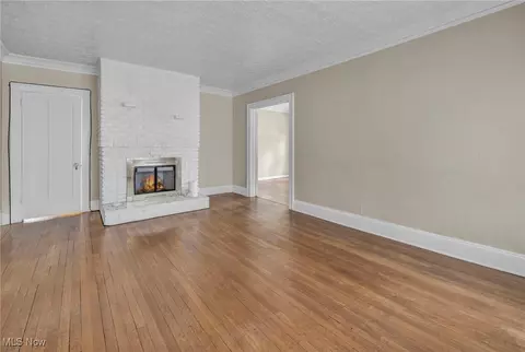 2929 E Derbyshire Rd, Cleveland Heights, OH 44118 photo 2