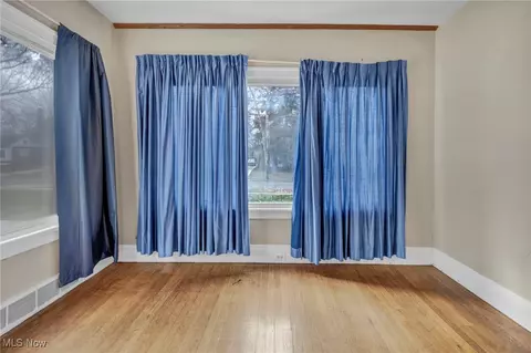 2929 E Derbyshire Rd, Cleveland Heights, OH 44118 photo 8