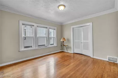 2929 E Derbyshire Rd, Cleveland Heights, OH 44118 photo 6