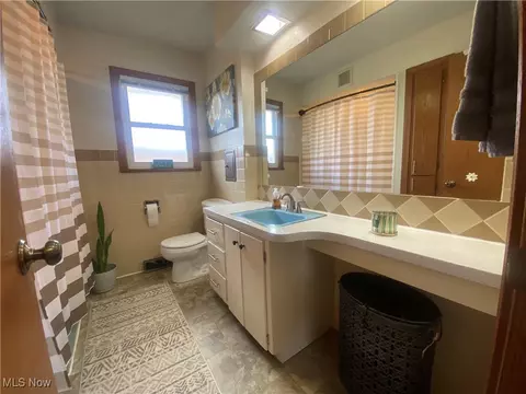 Bath - 341 Stephens Rd, Akron, OH 44312 photo 1 of 5