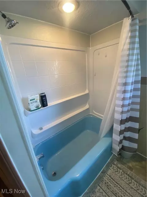 Bath - 341 Stephens Rd, Akron, OH 44312 photo 3 of 5