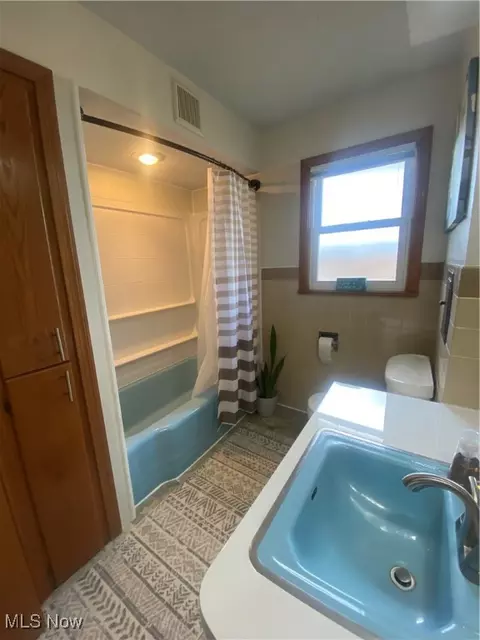 Bath - 341 Stephens Rd, Akron, OH 44312 photo 2 of 5