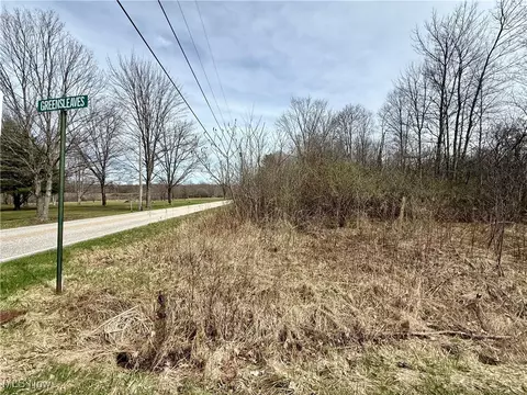 Greensleaves Circle Se, Hubbard, OH 44425