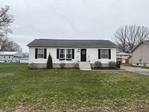 4206 Greenford Ave SW, Massillon, OH 44646