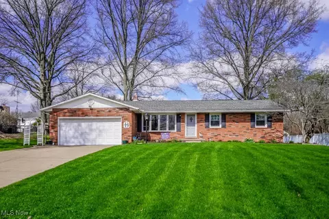 5681 Comanche St NW, North Canton, OH 44720