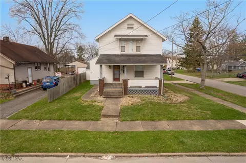 706 Adelaide Ave SE, Warren, OH 44484