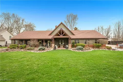 537 Lee Lore Dr, Chippewa Lake, OH 44215