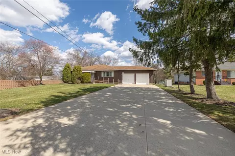7997 Wesley Dr, Strongsville, OH 44136