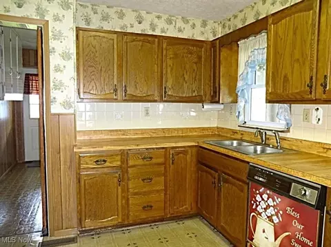 210 Third St, Spencer, WV 25276 photo 14