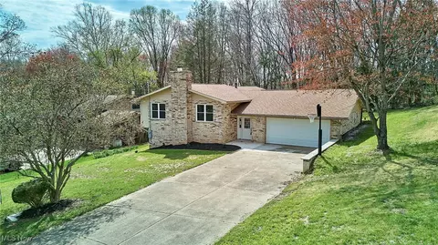 1230 Lakewood Cir, Washington, WV 26181