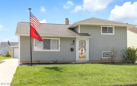 32616 Knobel Rd, Willowick, OH 44095