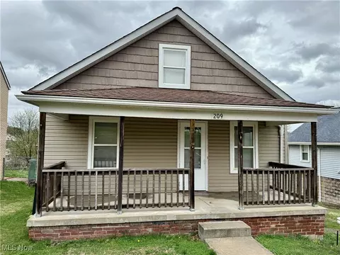 209 S 13th St, Weirton, WV 26062