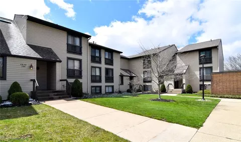 6270 Greenwood Pkwy #303, Sagamore Hills, OH 44067