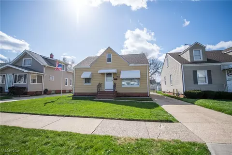 5256 W 49th St, Parma, OH 44134