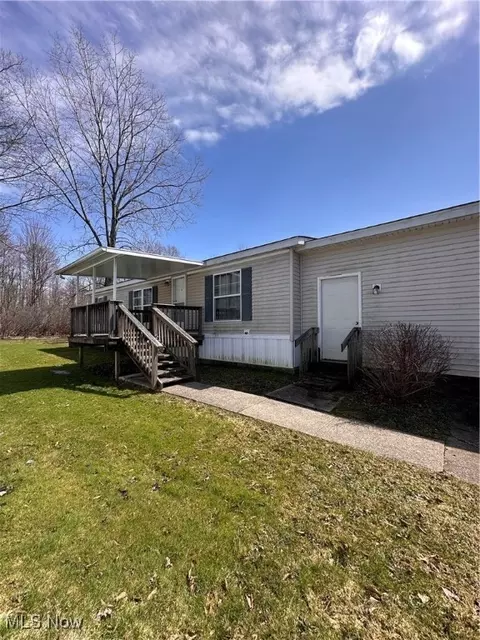 33 Daniel Ln, Chardon, OH 44024