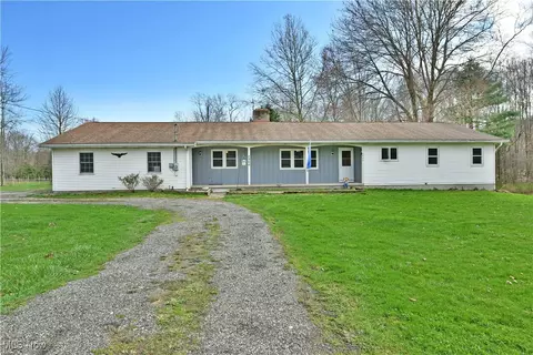4966 Everett Hull Rd, Cortland, OH 44410
