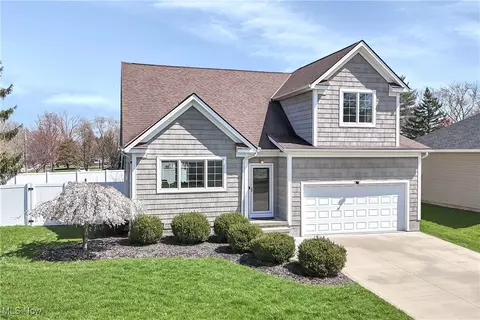 17135 Misty Lake Dr, Strongsville, OH 44136