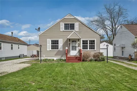 1371 Noble St, Barberton, OH 44203