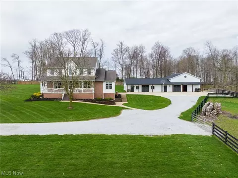 8877 Zuercher Rd, Apple Creek, OH 44606