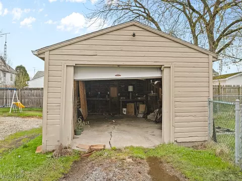 838 Wright Ave, Alliance, OH 44601 photo 2