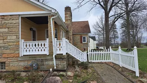 Exterior - 2963 Tall Tree Trl, Willoughby Hills, OH 44092 photo 3 of 6