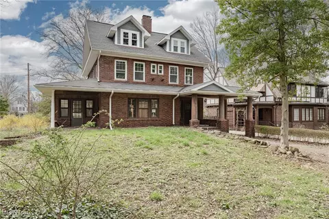 2094 Lamberton Rd, Cleveland Heights, OH 44118