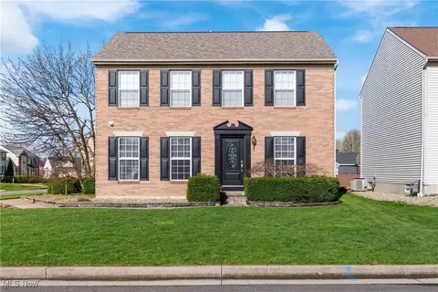 4805 Parwich Cir NE, Canton, OH 44705
