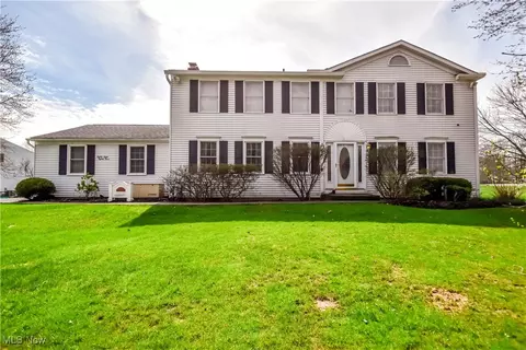 8883 E Pilgrim Dr, Chagrin Falls, OH 44023