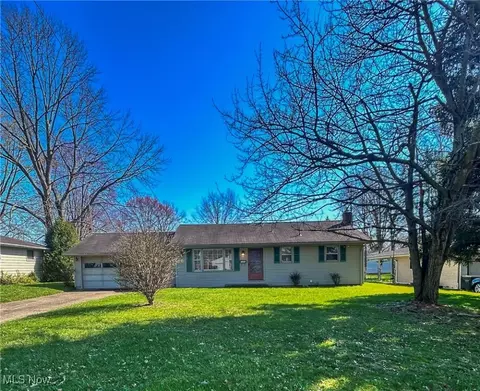 1555 Country Club Ave, Youngstown, OH 44514