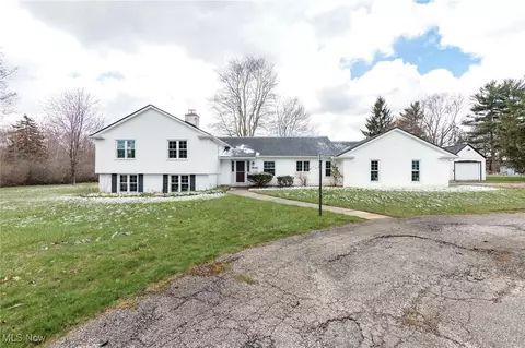 35050 Dorchester Rd, Gates Mills, OH 44040