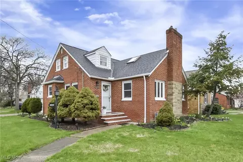 2920 Westmoor Rd, Rocky River, OH 44116