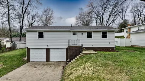 494 Moore Rd, Akron, OH 44319