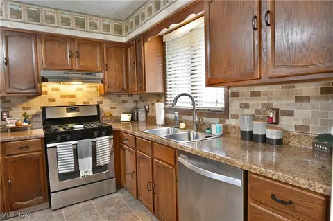 906 Pearson Cir #4, Boardman, OH 44512 photo 16