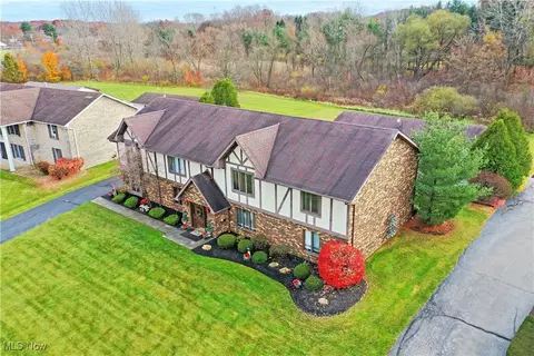 906 Pearson Cir #4, Boardman, OH 44512 photo 2