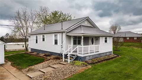 868 Blennerhassett Hts, Washington, WV 26181