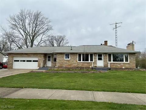 965 Parkside Dr, Alliance, OH 44601