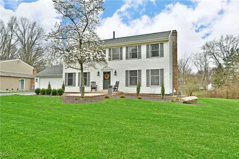 1567 Woodhill Cir NE, Warren, OH 44484