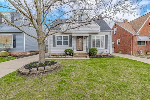 8502 Renwood Dr, Parma, OH 44129