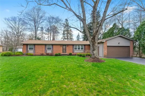 6968 Tamarack Dr, Hubbard, OH 44425