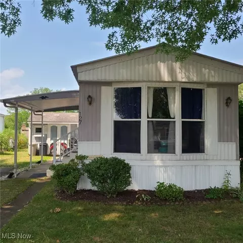 127 Rolling Park Dr, Massillon, OH 44647